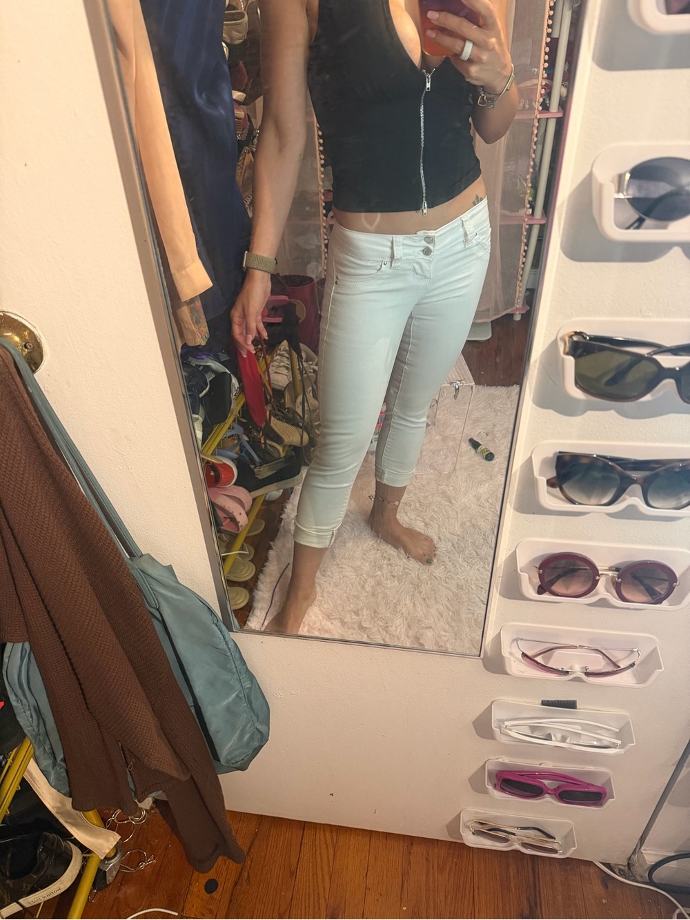 💕 YMI White Capri Pants